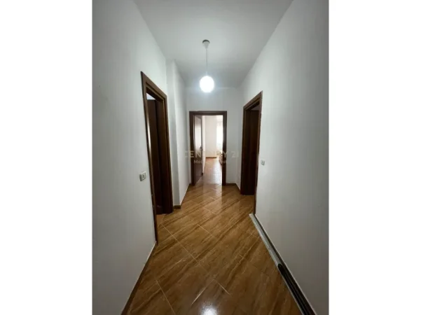 Tirane, jepet me qera apartament 1+1+Ballkon Kati 7, 80 m² 400 € (Misto Mame)