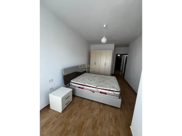Tirane, jepet me qera apartament 1+1+Ballkon Kati 7, 80 m² 400 € (Misto Mame)
