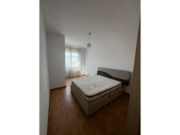 Tirane, jepet me qera apartament 1+1+Ballkon Kati 7, 80 m² 400 € (Misto Mame)