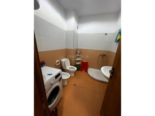 Tirane, jepet me qera apartament 1+1+Ballkon Kati 7, 80 m² 400 € (Misto Mame)