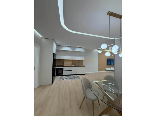Tirane, shitet apartament 2+1+Ballkon Kati 6, 113 m² 171.000 € (Yzberisht)