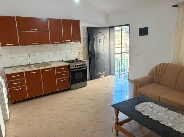 Tirane, jepet me qera apartament 1+1 Kati 2, 75 m² 320 € (Rr.Isuf Balta)