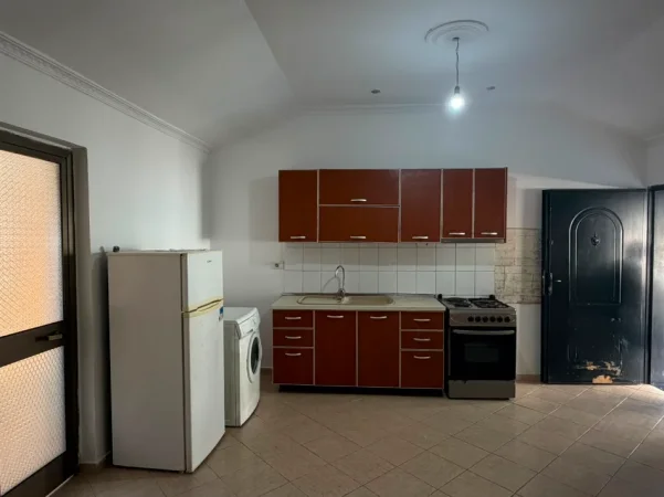 Tirane, jepet me qera apartament 1+1 Kati 2, 75 m² 320 € (Rr.Isuf Balta)