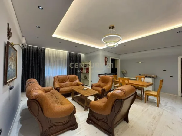 Tirane, jepet me qera apartament 2+1+Ballkon Kati 2, 150 m² 650 € (Vasil Shanto)