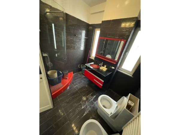 Tirane, jepet me qera apartament 2+1+Ballkon Kati 2, 150 m² 650 € (Vasil Shanto)