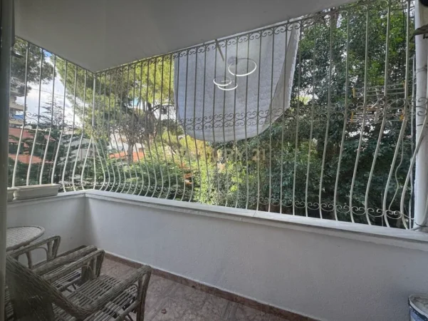Tirane, jepet me qera apartament 2+1+Ballkon Kati 2, 150 m² 650 € (Vasil Shanto)