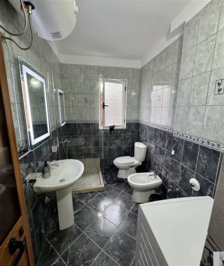 Tirane, jepet me qera apartament 1+1 Kati 5, 70 m² 650 € (MYSLYM SHYRI)