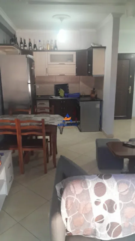 Tirane, jepet me qera apartament 1+1+Ballkon Kati 8, 70 m² 429 € 
