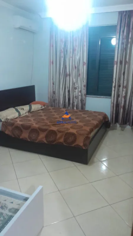 Tirane, jepet me qera apartament 1+1+Ballkon Kati 8, 70 m² 429 € 