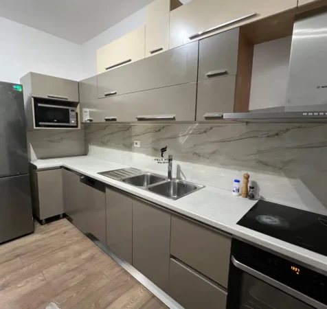 Tirane, jepet me qera apartament 2+1 Kati 12, 100 m² 700 € (STACIONI TRENIT)