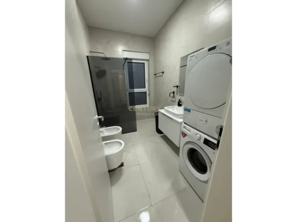 Tirane, jepet me qera apartament 1+1+Ballkon Kati 6, 60 m² 500 € (Ali Demi)