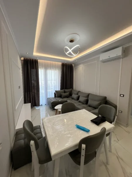 Tirane, jepet me qera apartament 1+1 Kati 7, 50 m² 600 € (Jordan Misja)