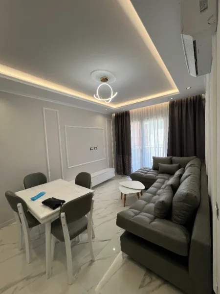 Tirane, jepet me qera apartament 1+1 Kati 7, 50 m² 600 € (Jordan Misja)