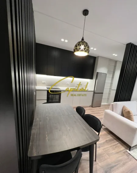 Tirane, jepet me qera apartament 2+1 Kati 7, 82 m² 700 € (ISH FUSHA AVIACIONIT)