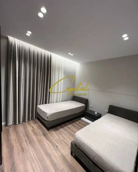 Tirane, jepet me qera apartament 2+1 Kati 7, 82 m² 700 € (ISH FUSHA AVIACIONIT)
