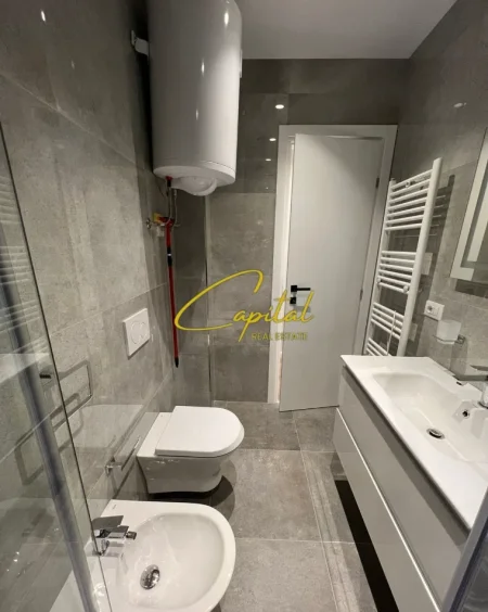 Tirane, jepet me qera apartament 2+1 Kati 7, 82 m² 700 € (ISH FUSHA AVIACIONIT)