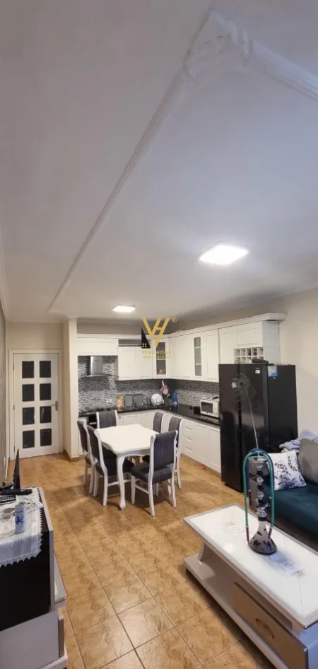 Tirane, jepet me qera apartament 2+1+Ballkon Kati 8, 95 m² 530 € (VILA L)