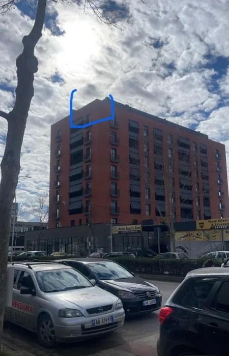 Tirane, shitet apartament 2+1+Ballkon Kati 8, 180 m² 136.000 € (bulevardi blu)