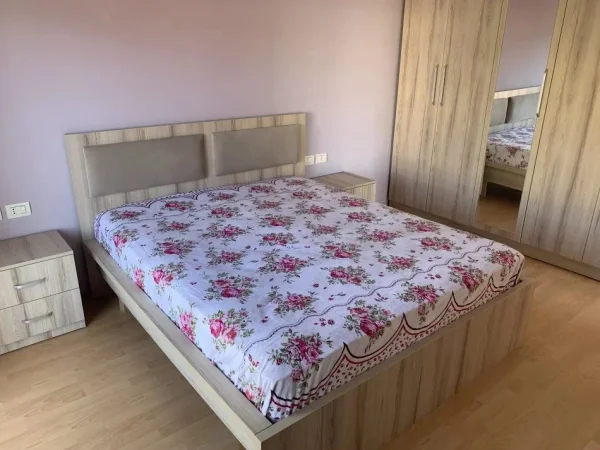 Tirane, jepet me qera apartament 2+1 Kati 4, 140 m² 600 € (Rruga Fuat Toptani)