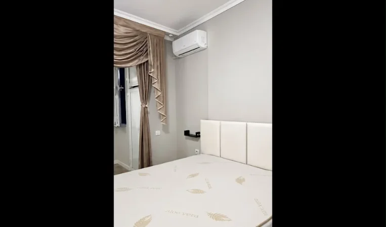 Tirane, jepet me qera apartament 2+1 Kati 5, 148 m² 1.000 € 