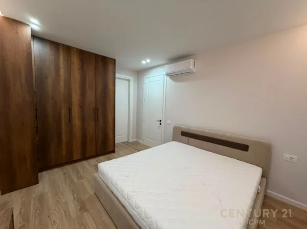 Tirane, jepet me qera apartament 2+1 Kati 4, 95 m² 700 € 