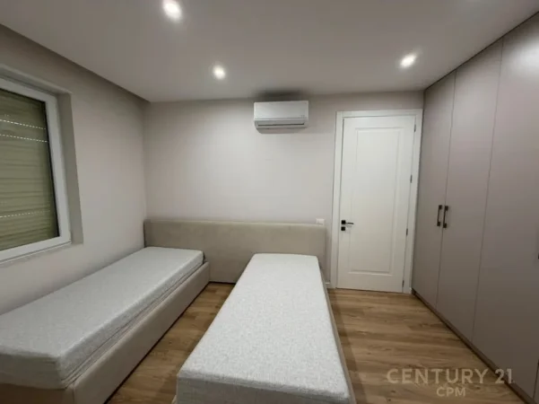 Tirane, jepet me qera apartament 2+1 Kati 4, 95 m² 700 € 