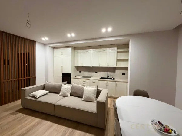 Tirane, jepet me qera apartament 2+1 Kati 4, 95 m² 700 € 