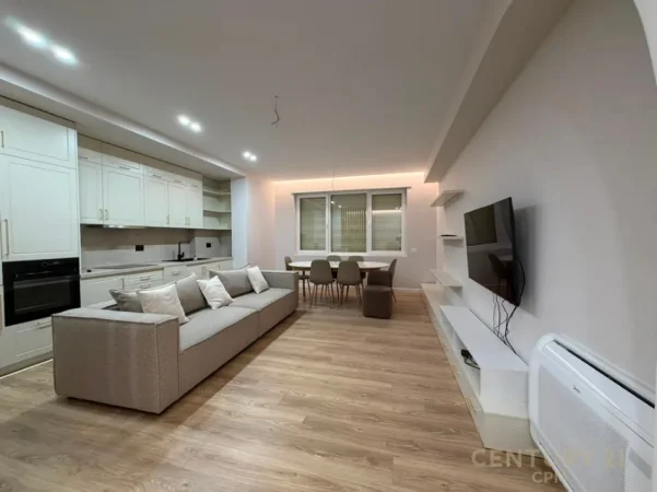 Tirane, jepet me qera apartament 2+1 Kati 4, 95 m² 700 € 