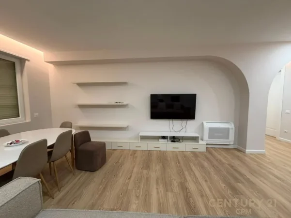 Tirane, jepet me qera apartament 2+1 Kati 4, 95 m² 700 € 