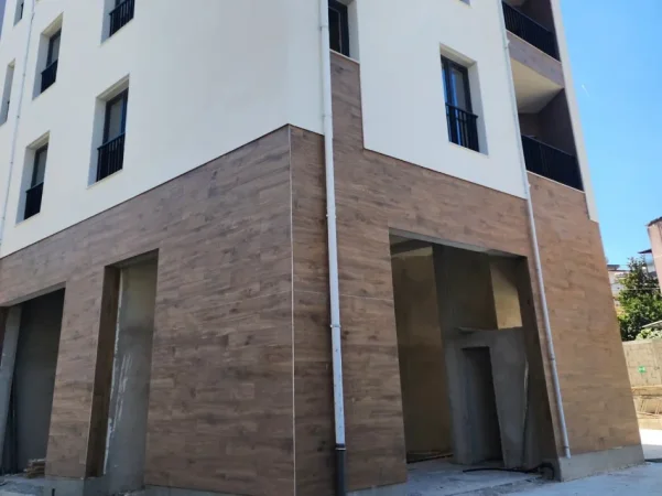 Tirane, shitet dyqan Kati 0, 48 m² 16.200.000 € 
