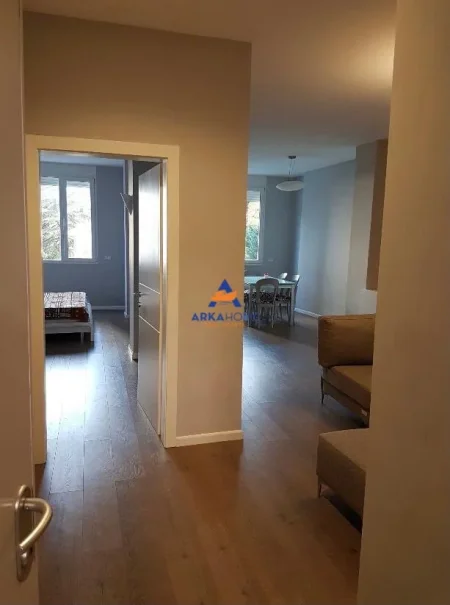 Tirane, jepet me qera ambjent biznesi Kati 3, 79 m² 966 € 
