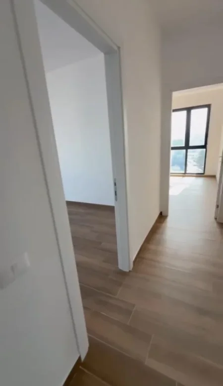 Tirane, jepet me qera apartament 3+1 Kati 3, 130 m² 690 € (Kompleksi Arlis — Farmacia 10)