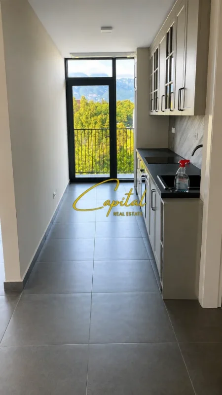 Tirane, jepet me qera ambjent biznesi Kati 3, 130 m² 2.000 € (LAKE VIEW RESIDENCE)