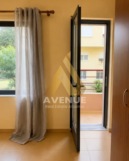 Tirane, jepet me qera apartament 2+1+Ballkon Kati 1, 90 m² 450 € (Rruga Bill Klinton)