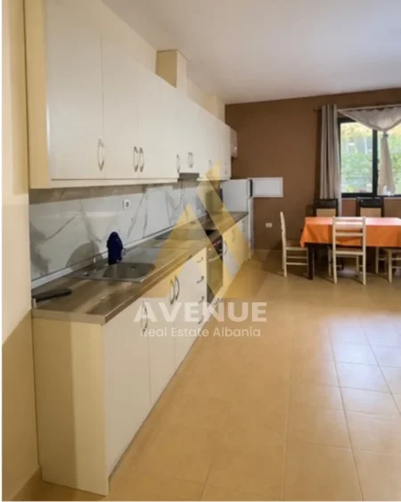 Tirane, jepet me qera apartament 2+1+Ballkon Kati 1, 90 m² 450 € (Rruga Bill Klinton)