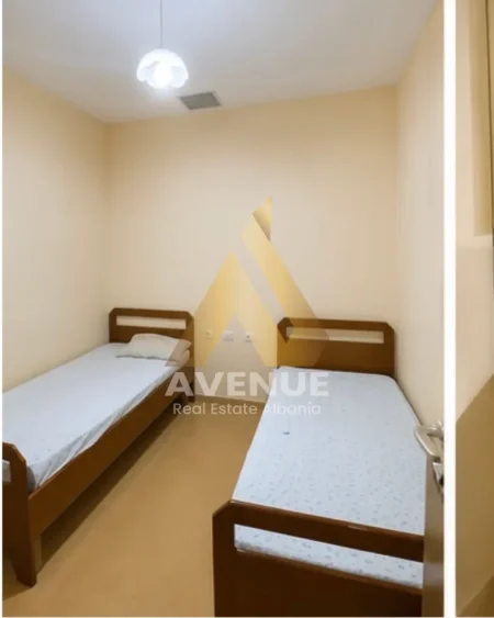 Tirane, jepet me qera apartament 2+1+Ballkon Kati 1, 90 m² 450 € (Rruga Bill Klinton)