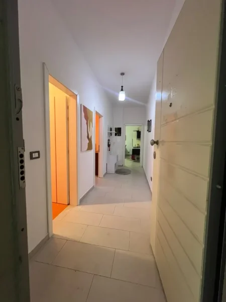 Tirane, jepet me qera apartament 1+1 Kati 4, 65 m² 500 € (Kopshti Botanik)