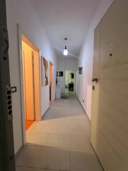 Tirane, jepet me qera apartament 1+1 Kati 4, 65 m² 500 € (Kopshti Botanik)