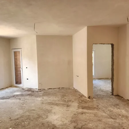 Tirane, shitet apartament 2+1+Ballkon Kati 1, 100 m² 