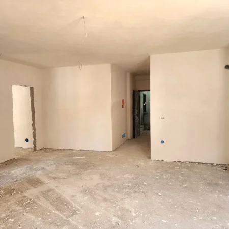 Tirane, shitet apartament 2+1+Ballkon Kati 1, 100 m² 