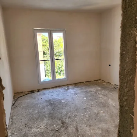 Tirane, shitet apartament 2+1+Ballkon Kati 1, 100 m² 