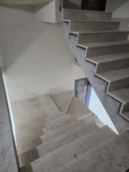 Tirane, shitet apartament 2+1+Ballkon Kati 1, 100 m² 