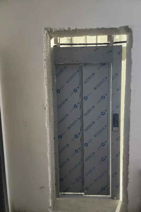 Tirane, shitet apartament 2+1+Ballkon Kati 1, 100 m² 