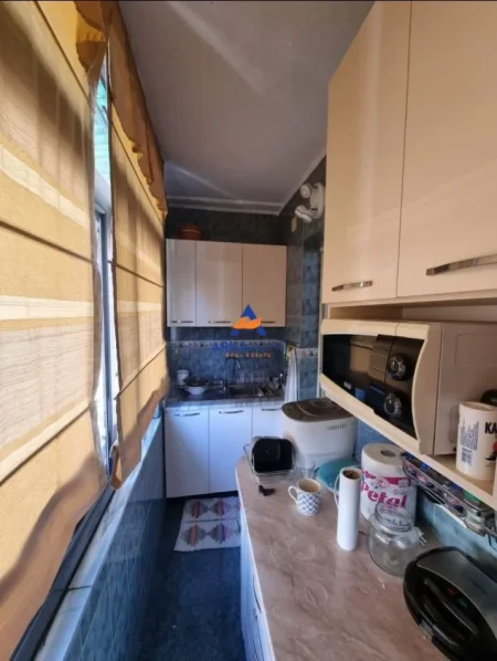 Tirane, jepet me qera apartament 2+1+Ballkon Kati 4, 70 m² 751 € 