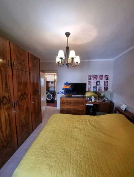 Tirane, jepet me qera apartament 2+1+Ballkon Kati 4, 70 m² 751 € 