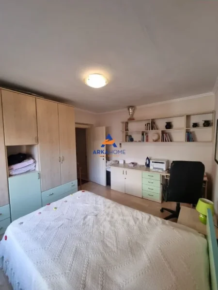 Tirane, jepet me qera apartament 2+1+Ballkon Kati 4, 70 m² 751 € 