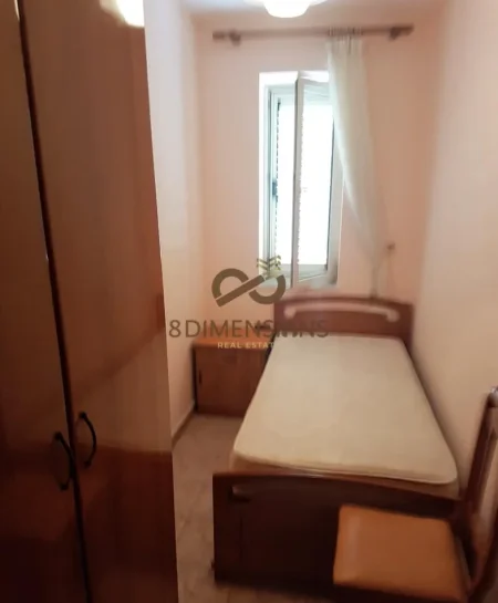 Shitet ne Apartament 2+1 (i konvertuar) ne Hyrje te rruges Don Bosco (D8142Z-25)