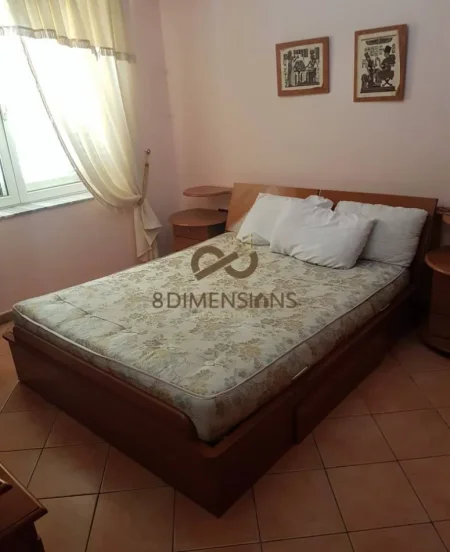 Shitet ne Apartament 2+1 (i konvertuar) ne Hyrje te rruges Don Bosco (D8142Z-25)
