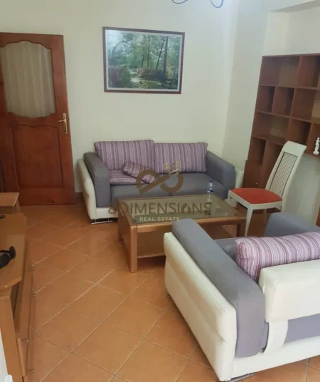 Shitet ne Apartament 2+1 (i konvertuar) ne Hyrje te rruges Don Bosco (D8142Z-25)