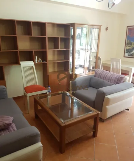 Shitet ne Apartament 2+1 (i konvertuar) ne Hyrje te rruges Don Bosco (D8142Z-25)